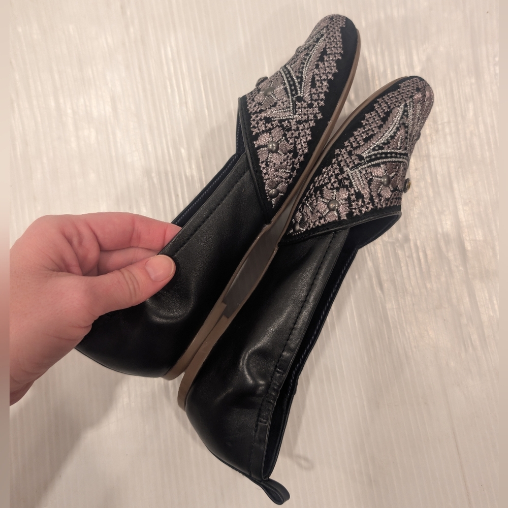 LATIGO Genvieve Women's Embroidered Jeweled Black Leather Flats Size 8.5 - Picture 7 of 11